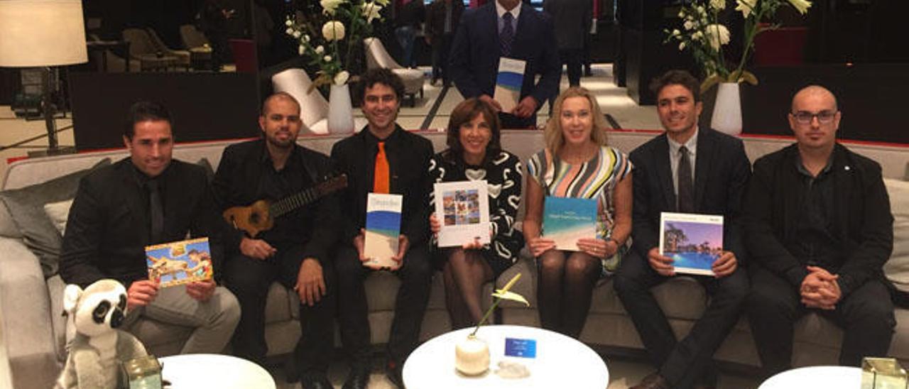 Rayco López, Althay Paez, Adey Valdivia, Ana Roman, Moisés Jorge, Josephine Hoeffer,Óscar Calle y Domingo Saavedra, componentes de la delegación majorera en la promoción de Ámsterdam.