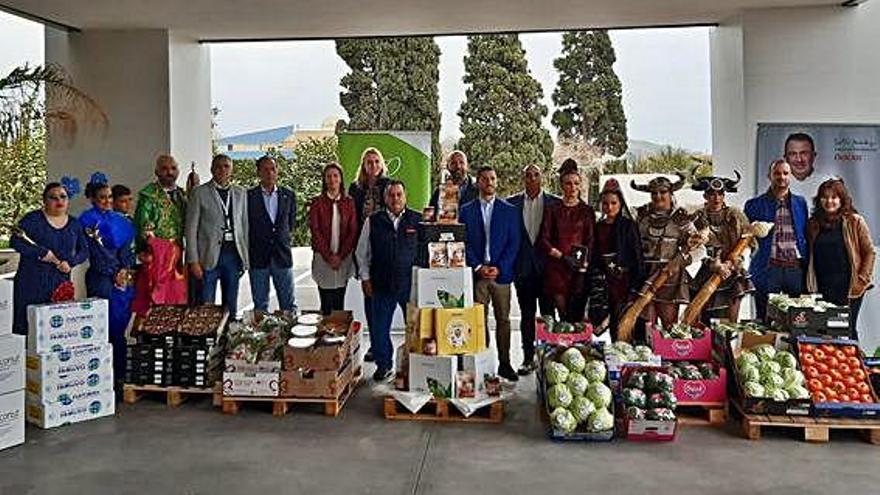 Entrega en Afemac de los cascarones que serán lanzados el próximo sábado en la Plaza de España.