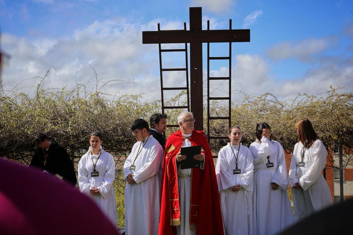 GALERÍA | Suspendida en el último minuto la procesión del Santo Entierro