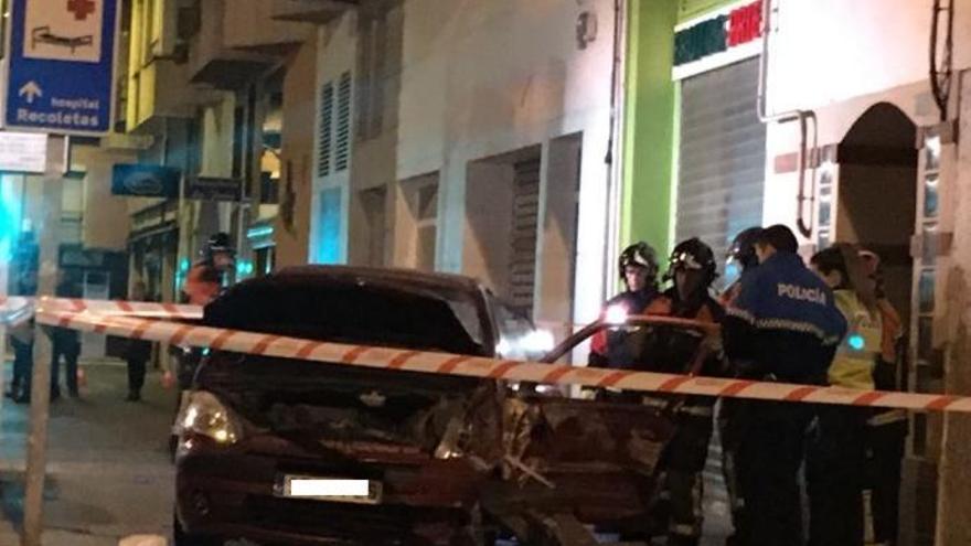 Vehículo accidentado ayer en la calle Obispo Nieto