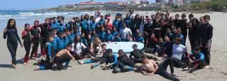 Alumnos del Otero Pedraio aprenden a través del surf
