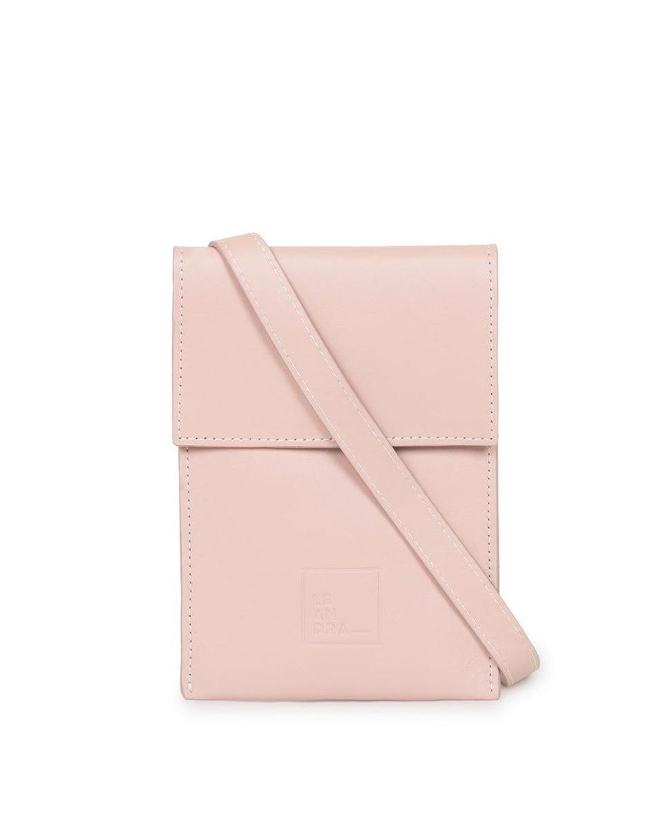 Bolso mini bandolera multiposición de piel rosa pastel Leandra. (Precio: 89 euros)