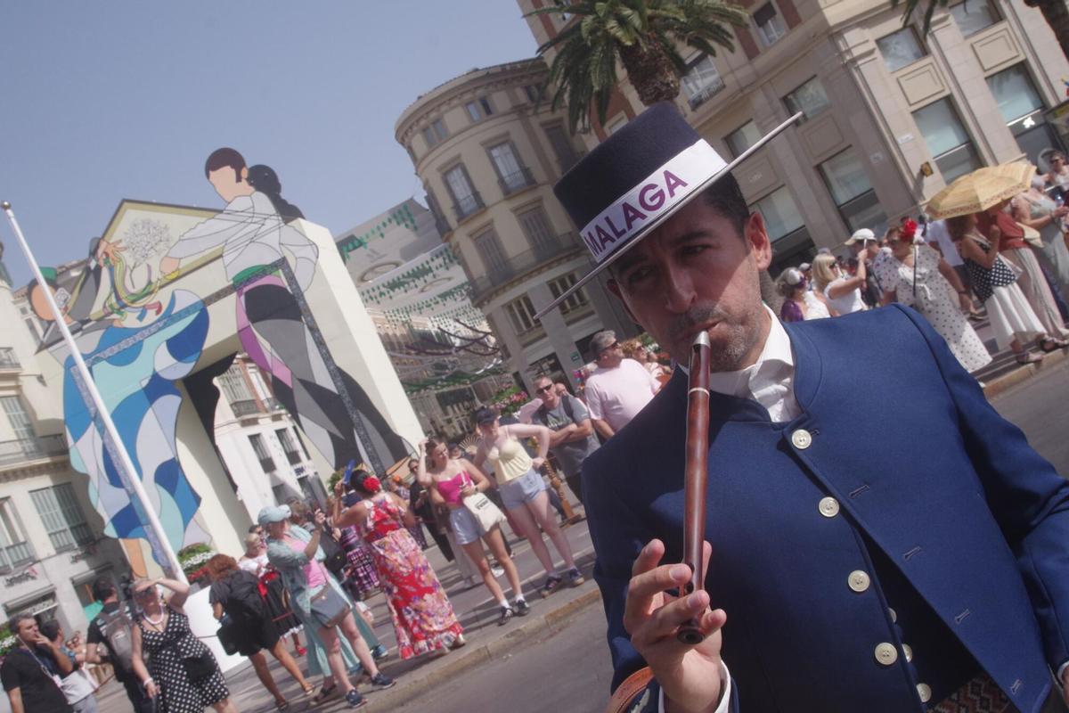 Málaga peregrina ante la Victoria para comenzar su Feria