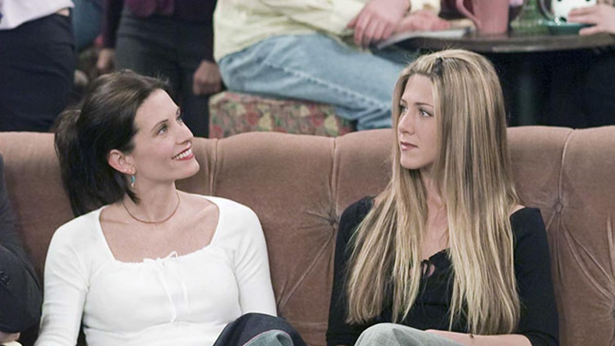 Rachel Green y Monica Geller en Central Perk