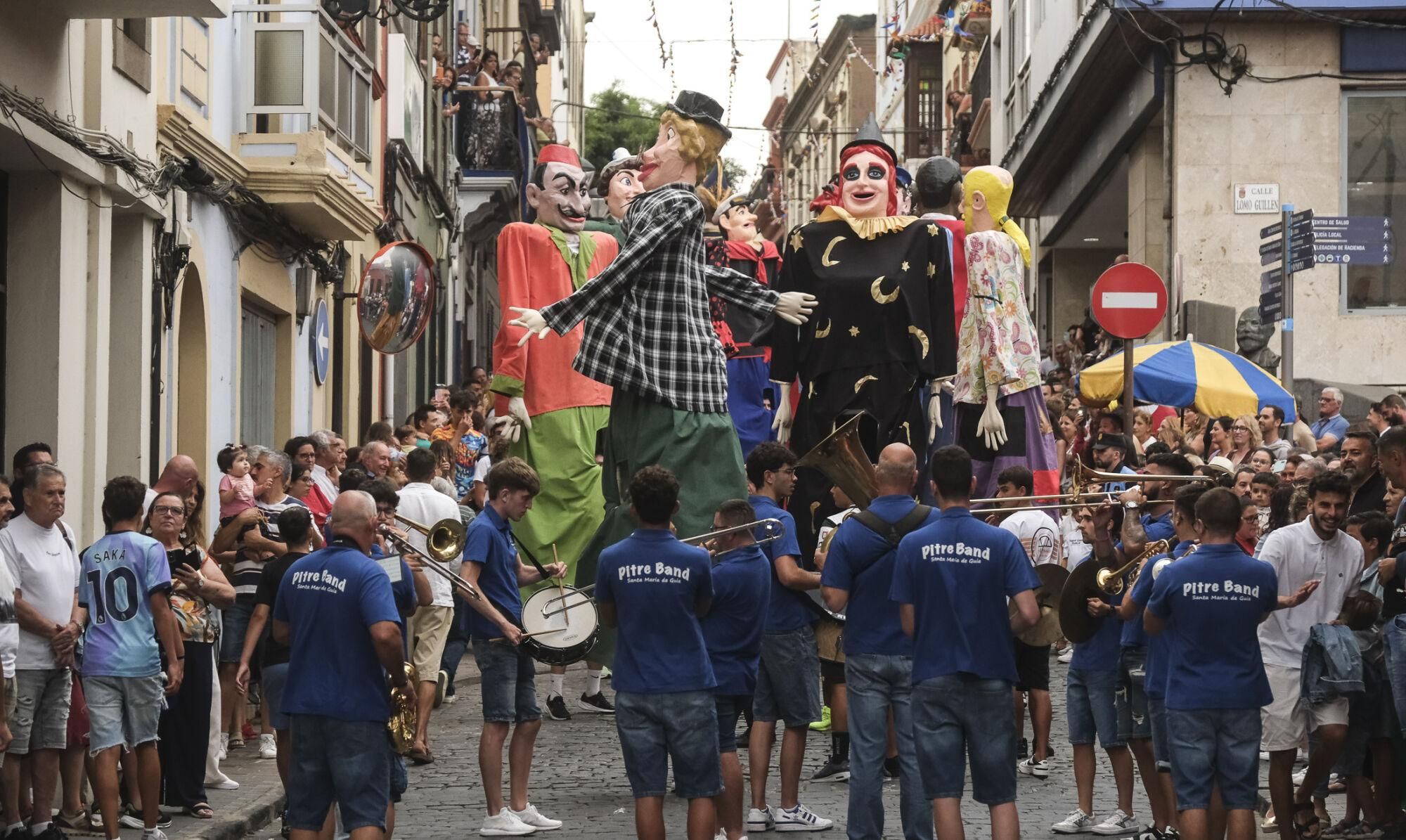 Batalla de flores en las Fiestas de la Virgen de Guíaa