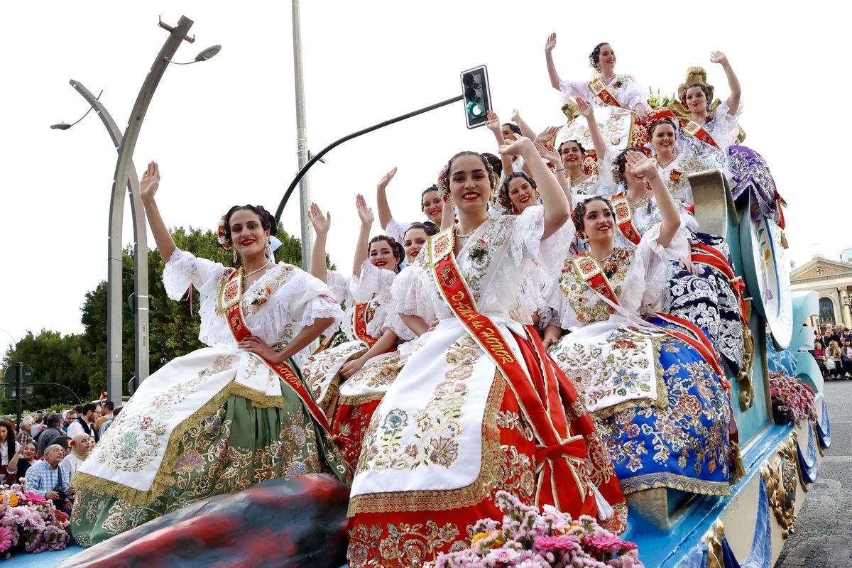 La Reina de la Huerta de 2024, acompañada por su corte