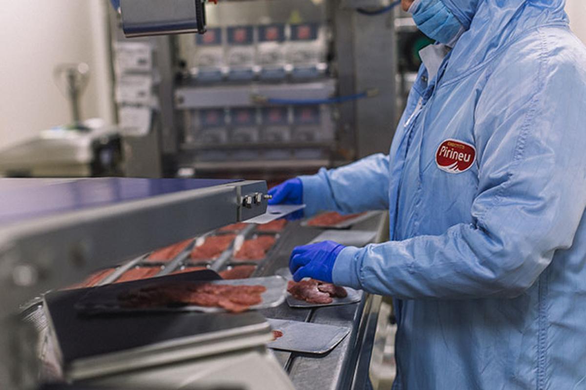 Un treballador d’Especialitats Pirineus.