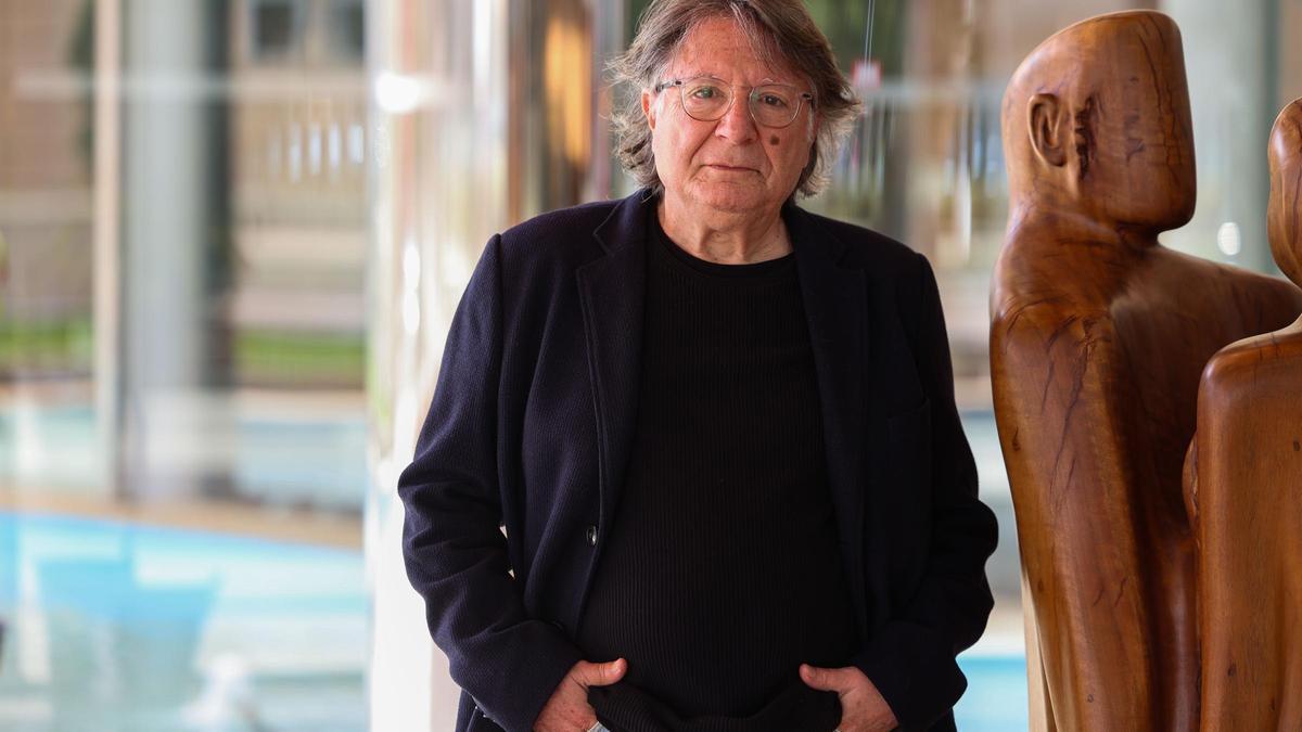 El escritor, gestor cultural y artista catalán Carles Fabregat, ayer, en las instalaciones de Diario de Ibiza.