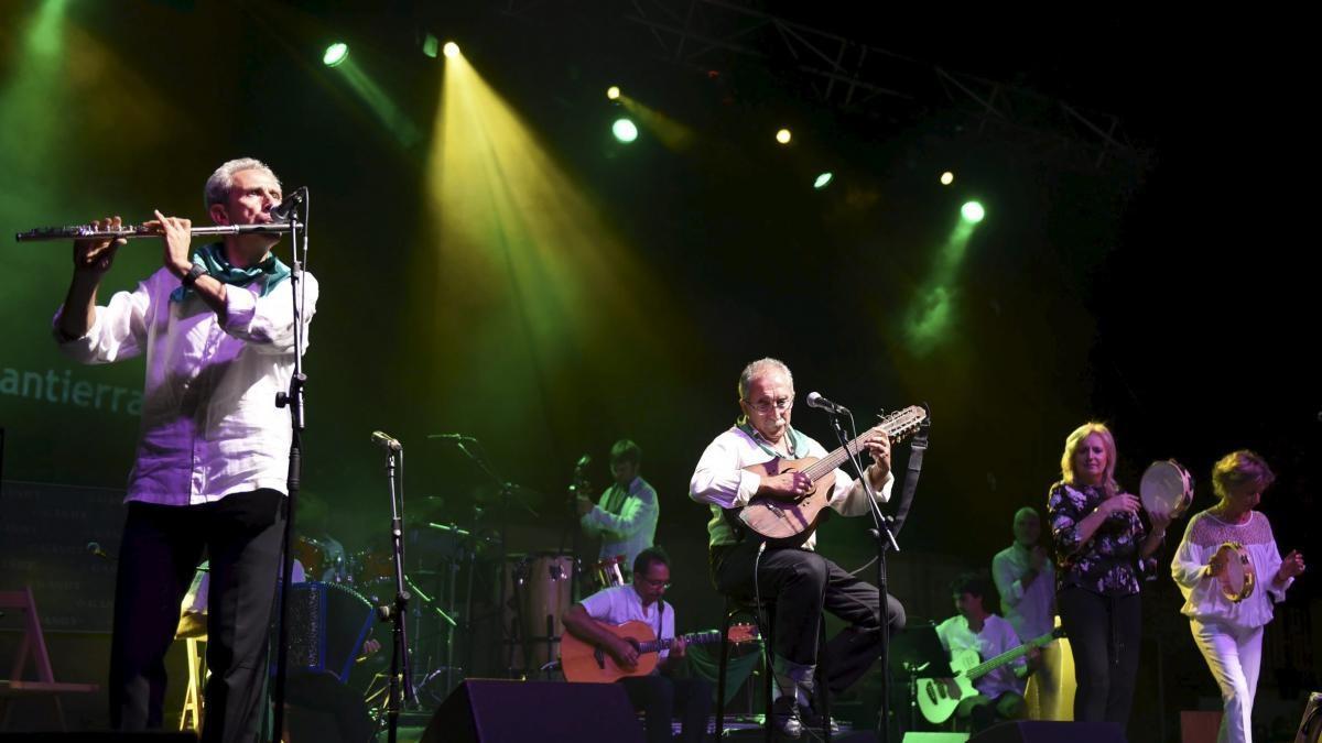 El Festival Iberia@Huesca.Folk vuelve a llenar de conciertos la plaza General Alsina de la capital altoaragonesa.