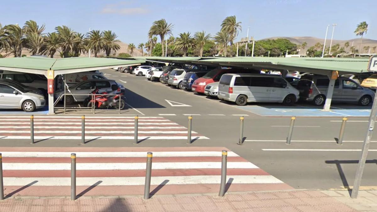 El Cabildo reclama al Estado que bonifique el aparcar en el aeropuerto