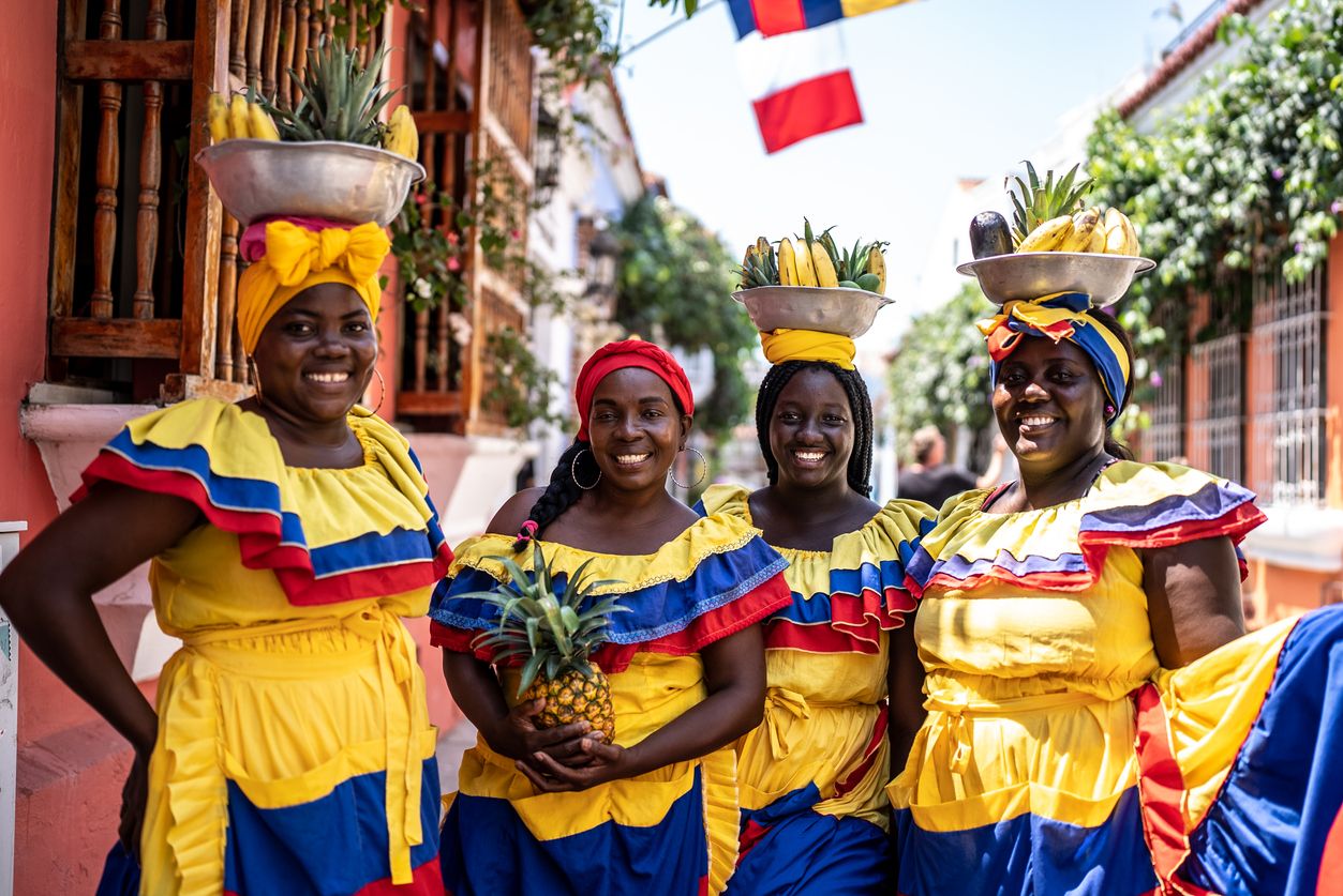 Las palenqueras trabajan en las calles de Cartagena.