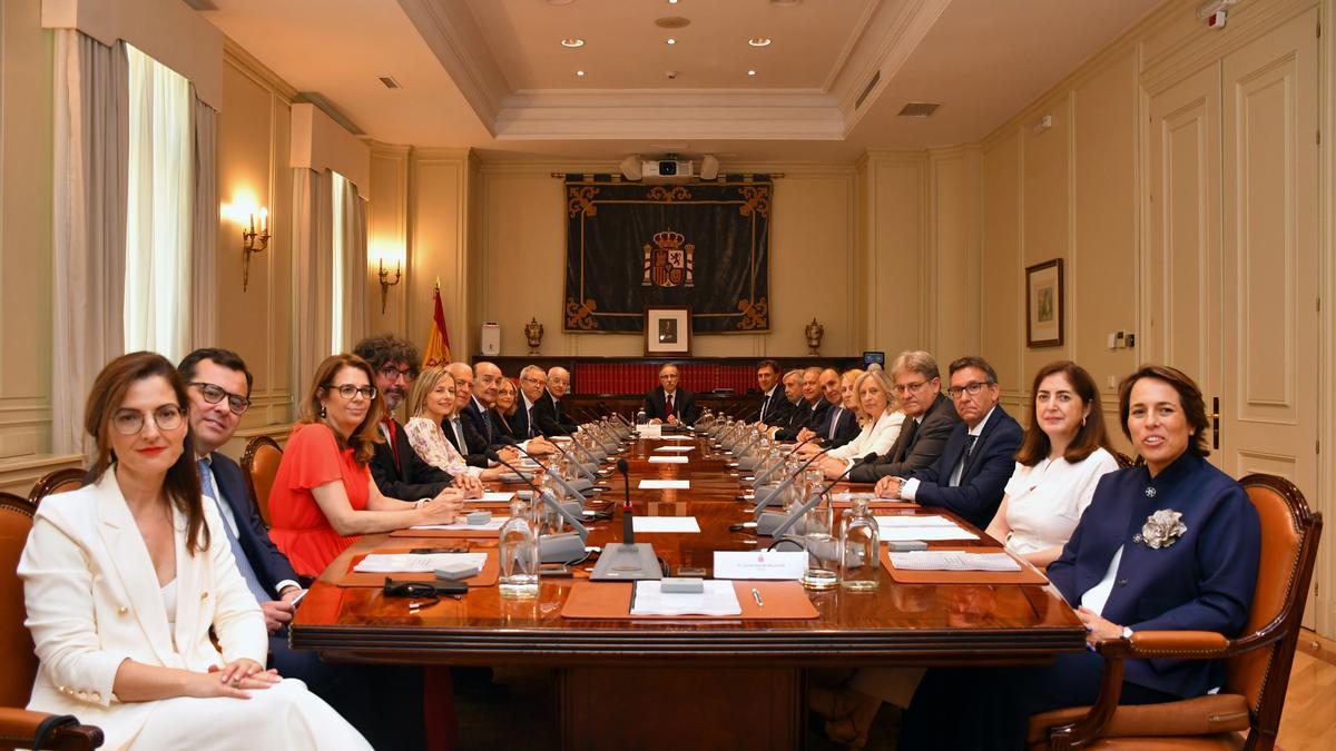 Los nuevos veinte vocales durante el primer pleno del octavo mandato del Consejo General del Poder Judicial (CGPJ), a 25 de julio de 2024, en Madrid (España).