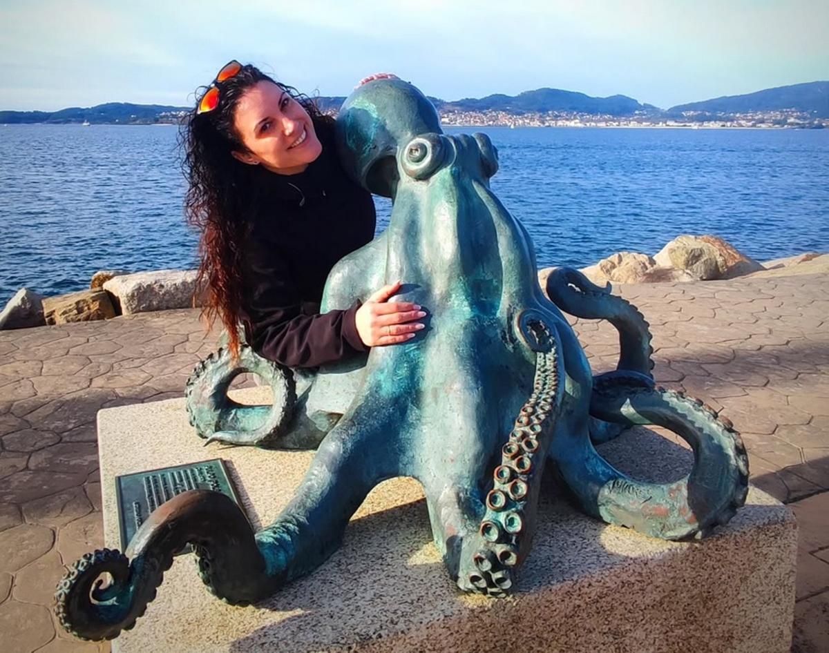 Alba lleva tres años viviendo en Vigo, ciudad a la que se trasladó desde su Granada natal por trabajo.