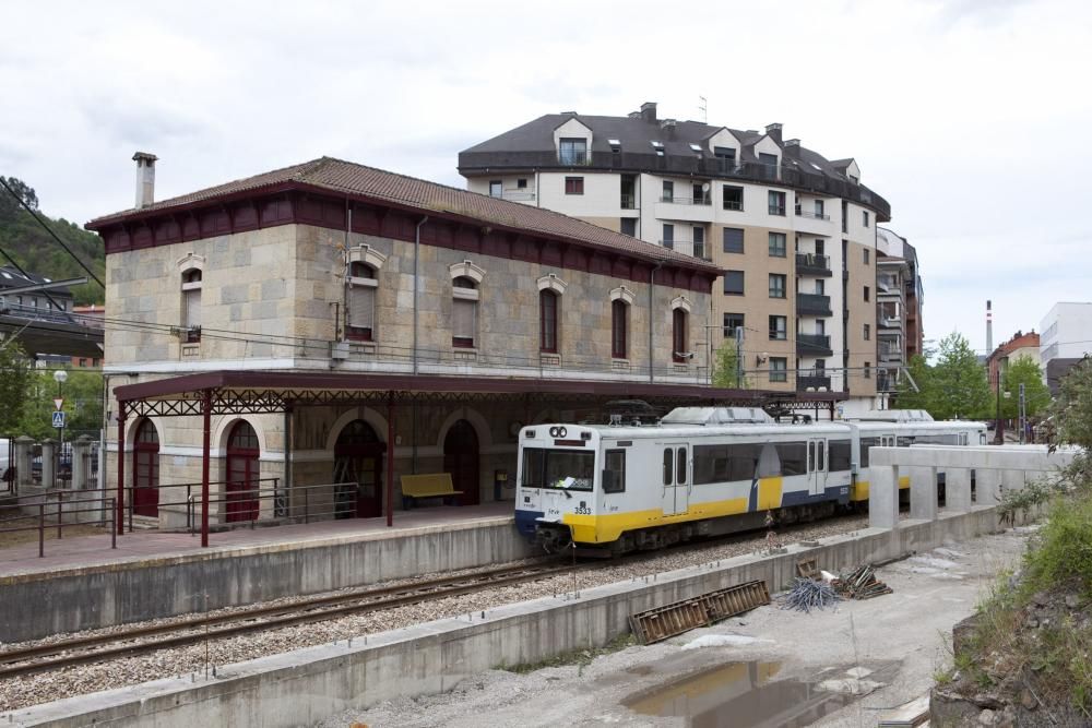 Los trenes de FEVE vuelven a funcionar en Langreo