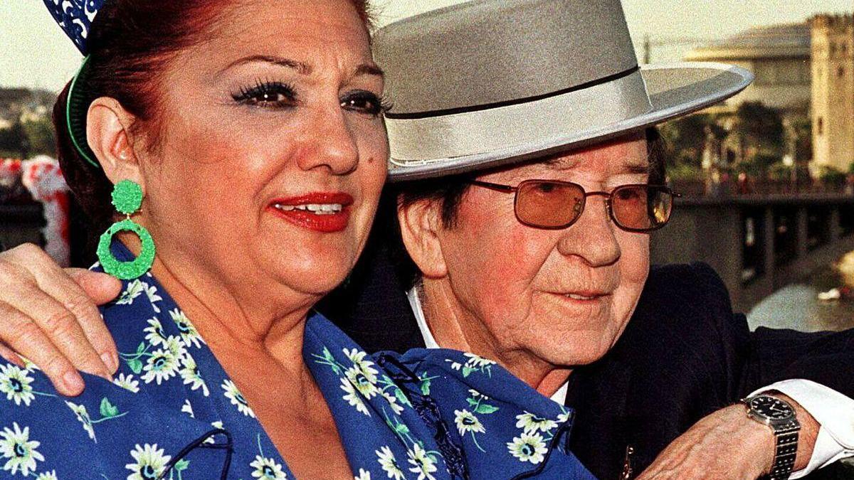 Dolores Abril y Juanito Valderrama, en 1999.
