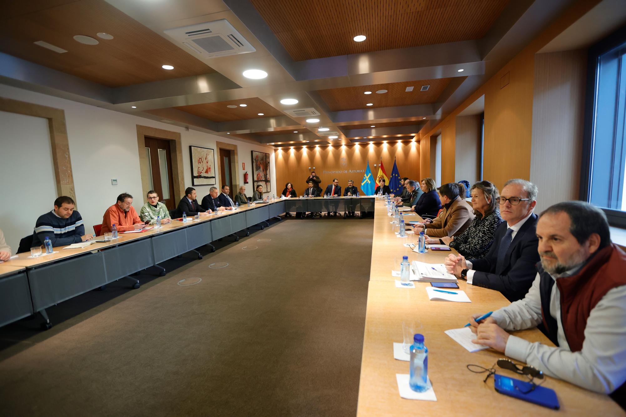 La primera reunión de la mesa del AVE