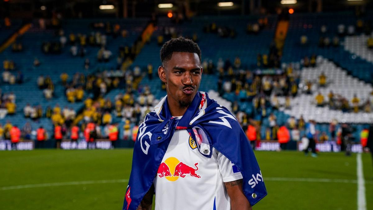 Junior Firpo celebra el ascenso con el Leeds