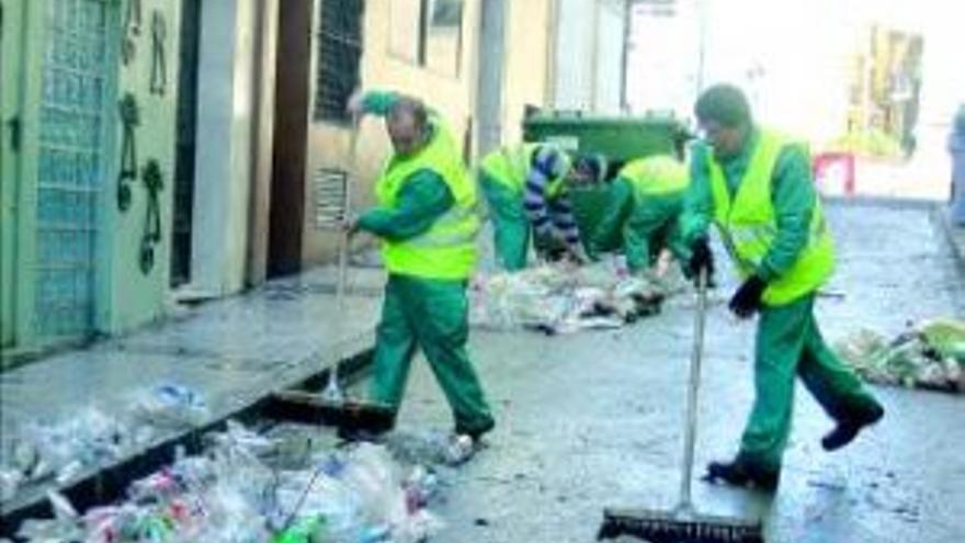 El ayuntamiento prepara una limpieza a fondo de la ciudad antes de la privatización