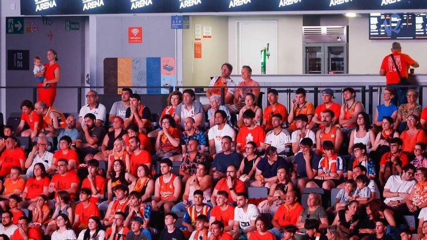 Búscate en la galería de Super: Así se vivió el Barça–Valencia Basket en el Roig Arena