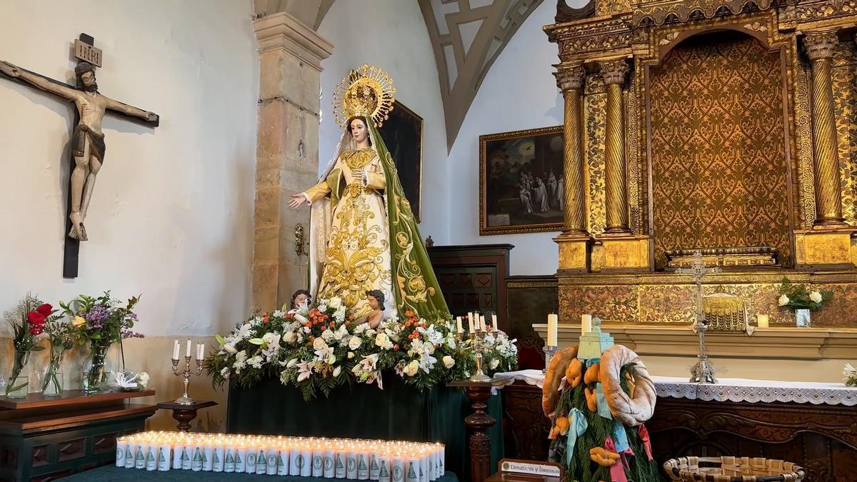 Pan bendito y velas para la Virgen de la Esperanza: la tradición del Martes de Campo que mantiene la cofradía de La Balesquida