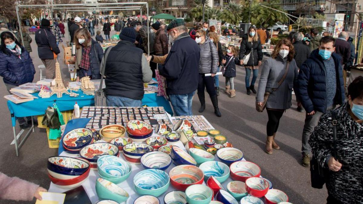 La Feria de la Artesanía en la Plaza del Ayuntamiento de València.