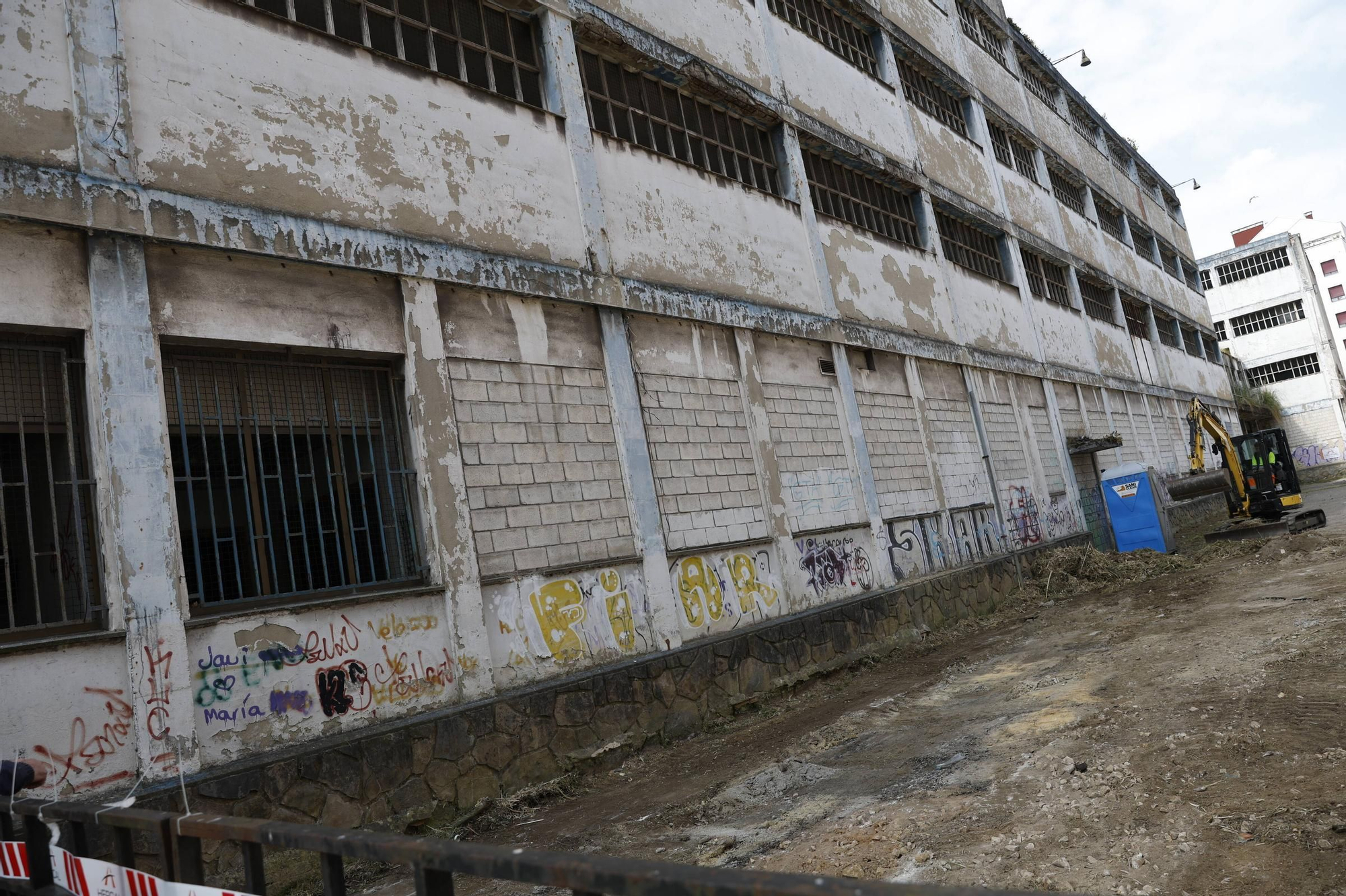 Así avanza la demolición de la nave de Flex