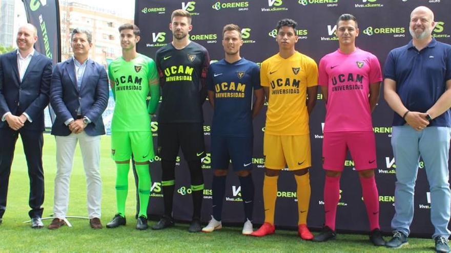 El UCAM Murcia apuesta por el rosa más atrevido para su segunda equipación