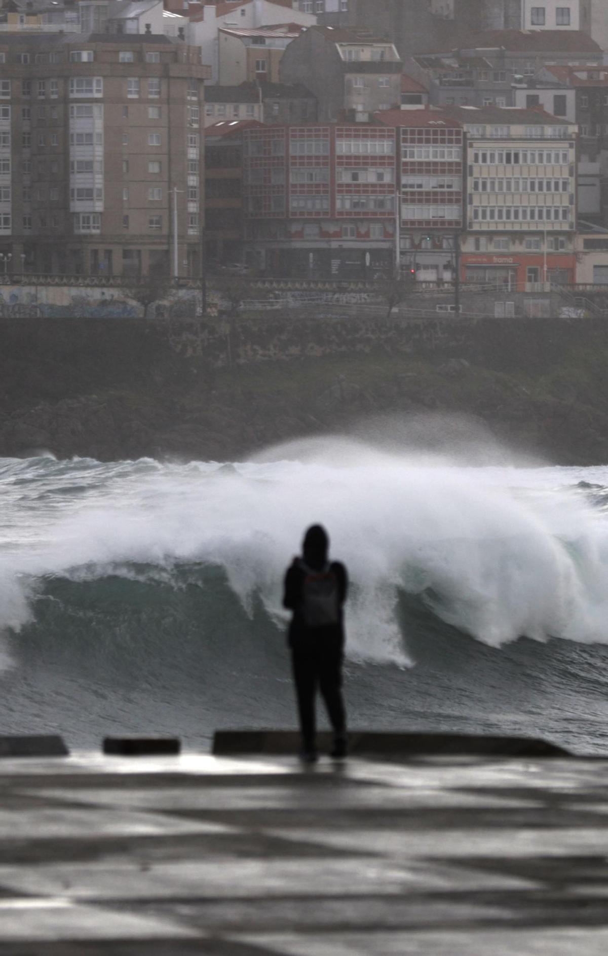 Galicia activa la alerta extrema por temporal marítimo, con otras 4 comunidades en naranja