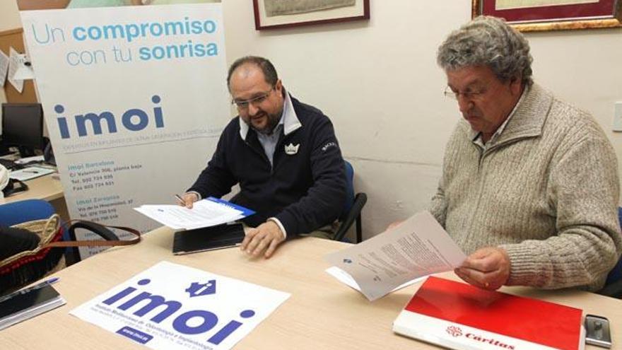 Fernando Novell y Joan Marí, ayer, en la sede de Cáritas Ibiza.