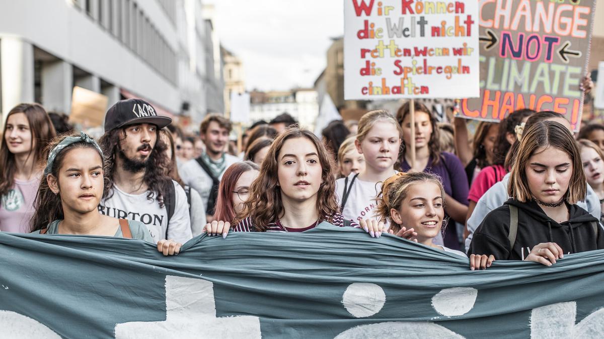 La generación que todavía no vota quiere participar en las decisiones climáticas.