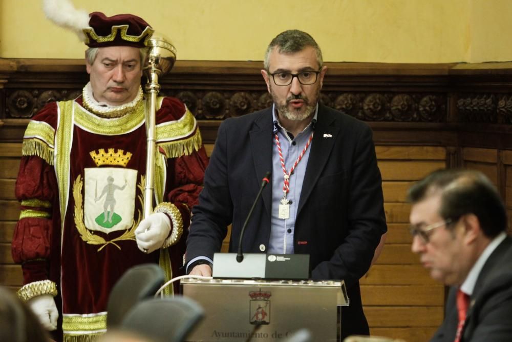 Pleno de distinciones en Gijón.