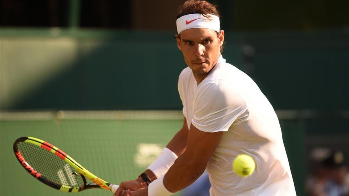 Rafa Nadal busca un hueco en la final de Wimbledon