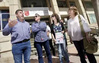Protesta de pacientes con covid persistente a las puertas de la Consejería de Salud