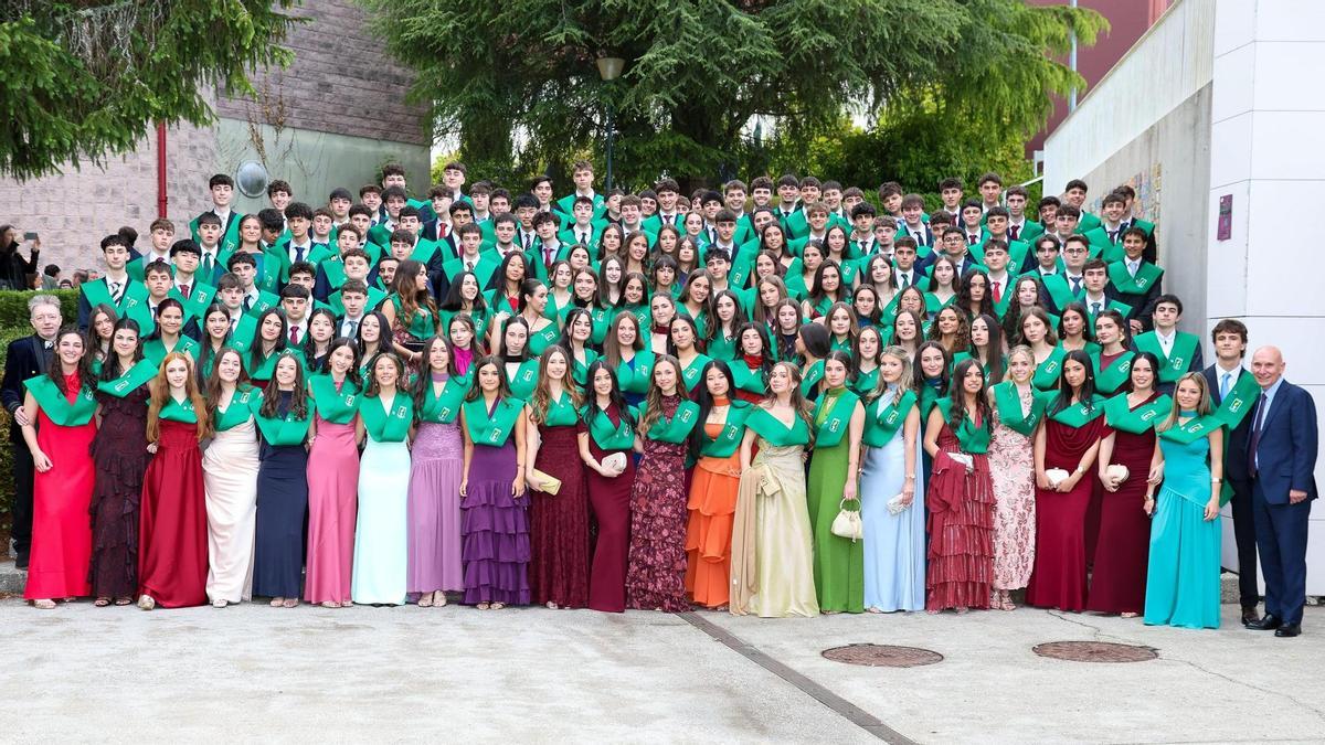 El Colegio Manuel Peleteiro despidió en un emotivo acto al alumnado de 2º de Bachillerato.