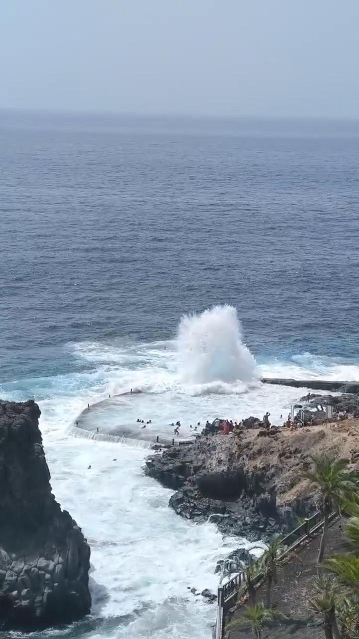Imprudencia en la piscina natural de Los Gigantes