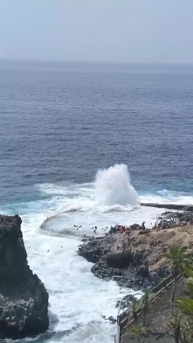 Tenerife activa la alerta por fuerte oleaje en la costa norte y oeste desde este miércoles