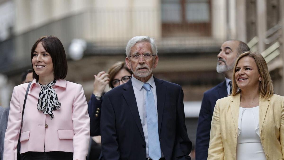 El expresident Joan Lerma, junto a Diana Morant y Pilar Bernabé, en el 9 d'Octubre de 2024.