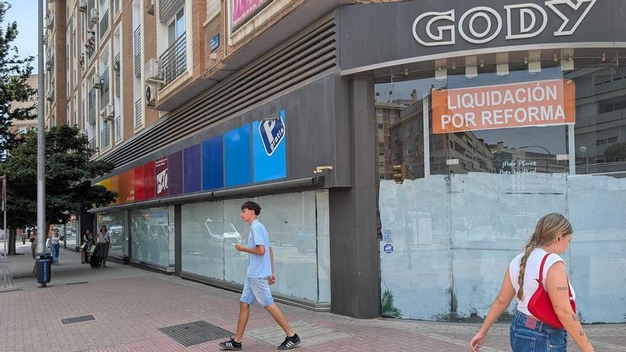 La emblemática zapatería malagueña Calzados Gody echa el cierre a su última tienda