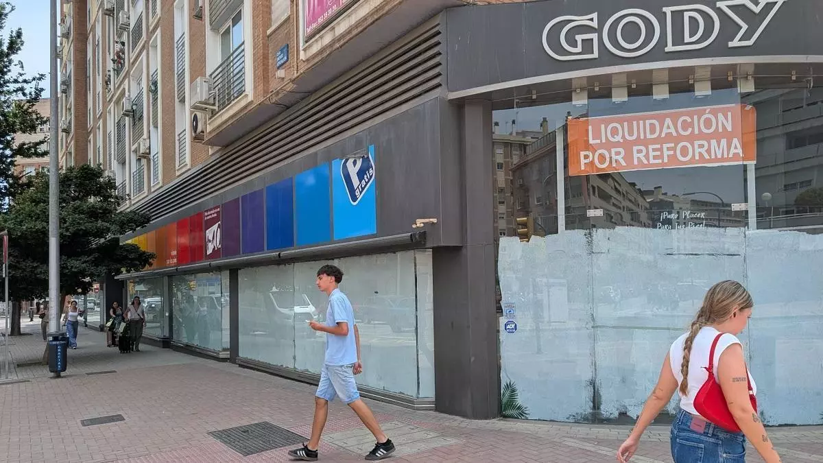 La emblemática zapatería malagueña Calzados Gody echa el cierre a su última tienda