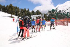 Masella és l’última estació del Pirineu a tancar la temporada desquí i ho fa amb fred i aprofitant l’última nevada