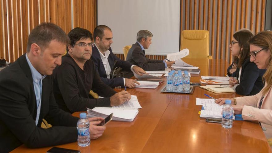 Imagen de la primera y última sesión de la comisión de investigación sobre los contratos de Comercio, que se celebró a mediados de mayo.