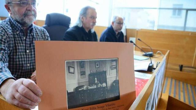 Presentación de los actos de homenaje a Soage, ayer, en el Salón de Plenos del Concello de Cangas. // Gonzalo Núñez