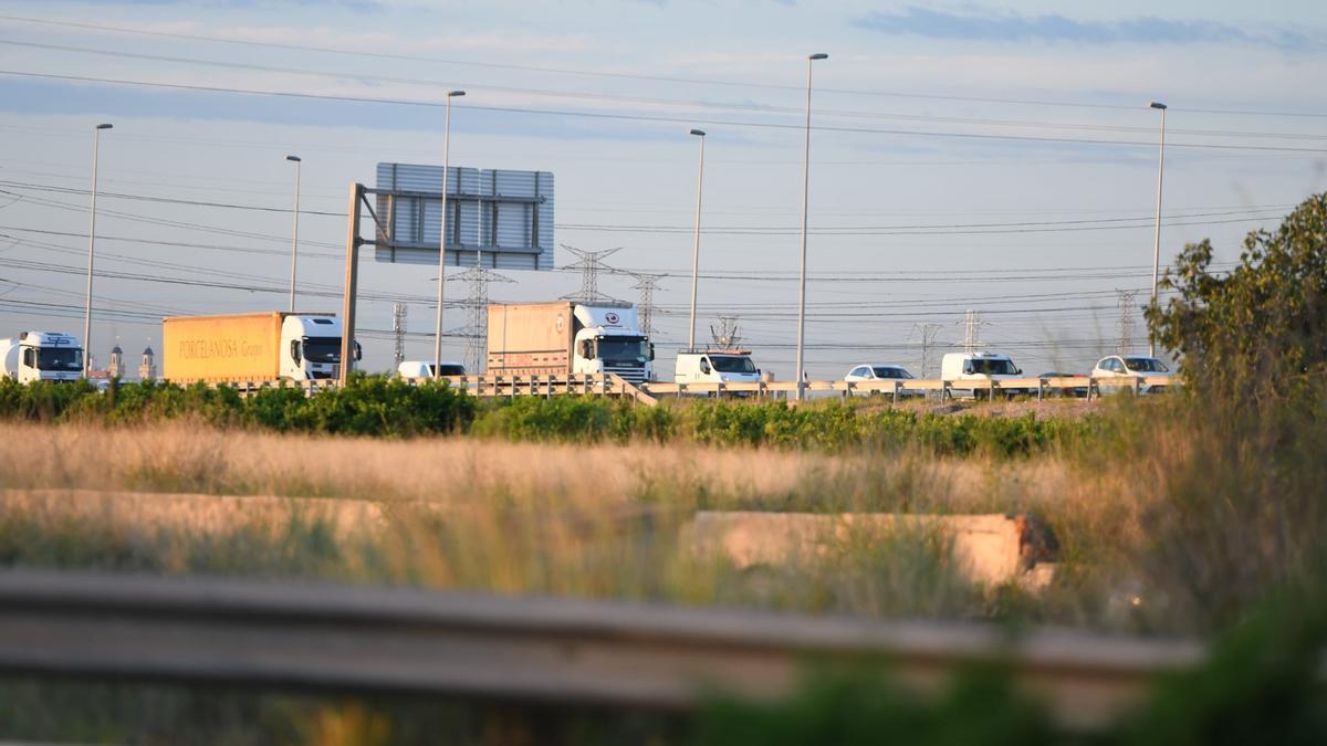 Atascos de camiones en los accesos a Castelló.