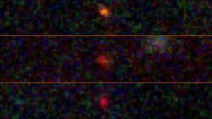 Estos tres objetos (JADES-GS-z13-0, JADES-GS-z12-0 y JADES-GS-z11-0) fueron identificados originalmente como galaxias en diciembre de 2022, mediante observaciones con el JWST. Ahora, un equipo de científicos cree que podrían ser estrellas oscuras.