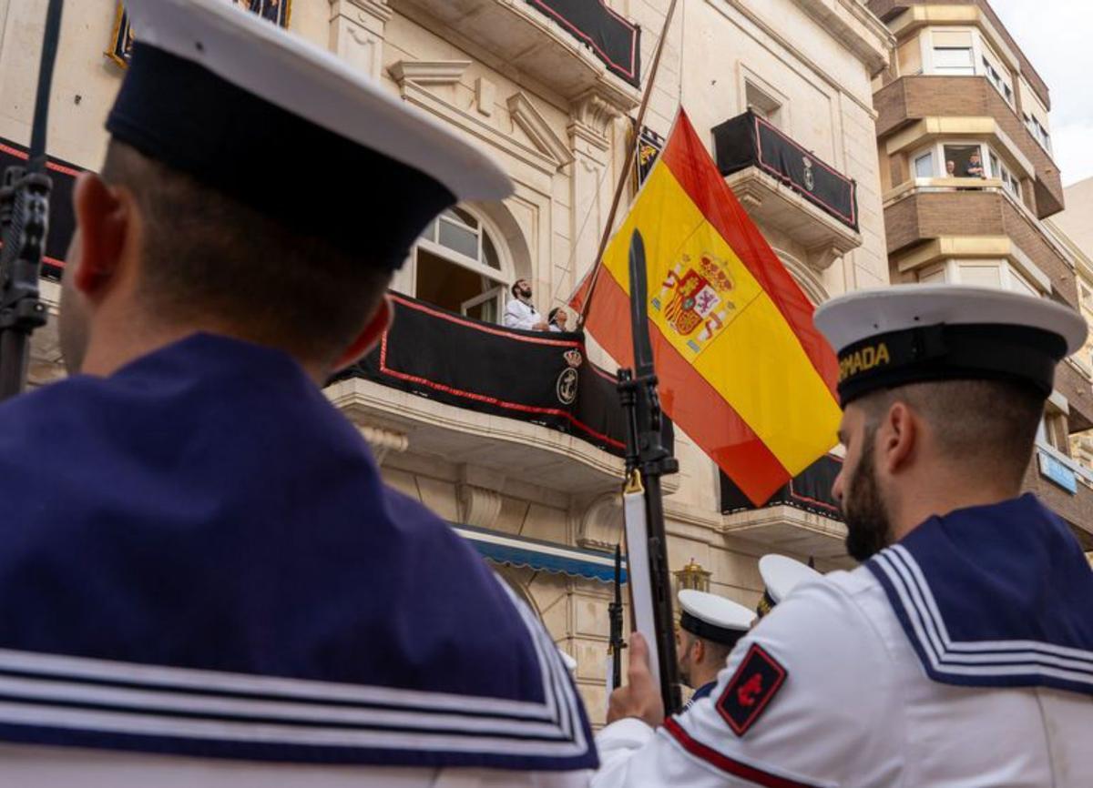 ‘Gracias, Majestad’ en San Esteban      y banderas en Murcia y Cartagena