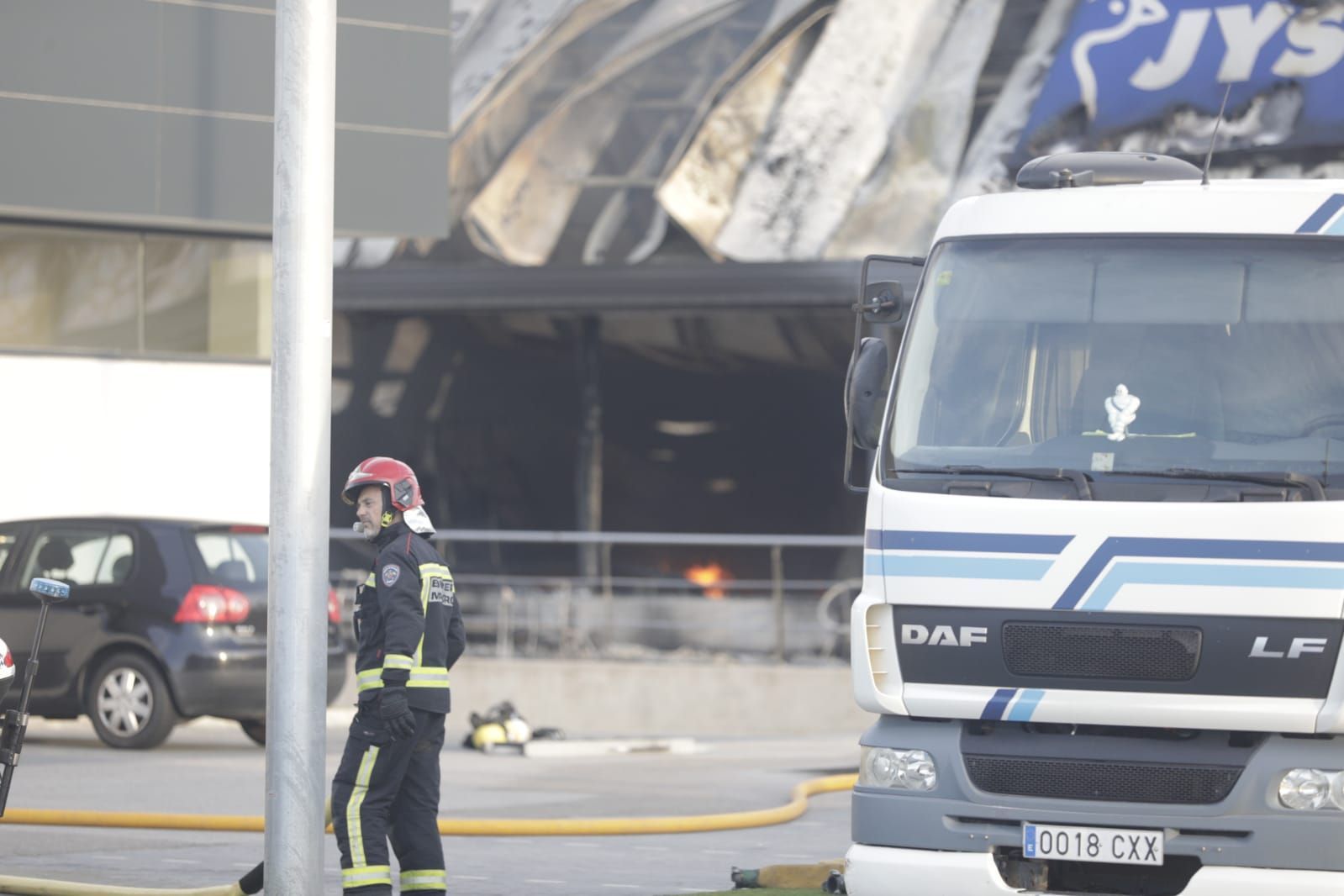 Feuer zerstört Möbelhaus Jysk in Manacor auf Mallorca