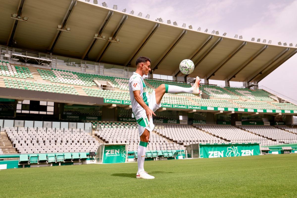 La presentación del jugador del Córdoba CF Diego Bri, en imágenes