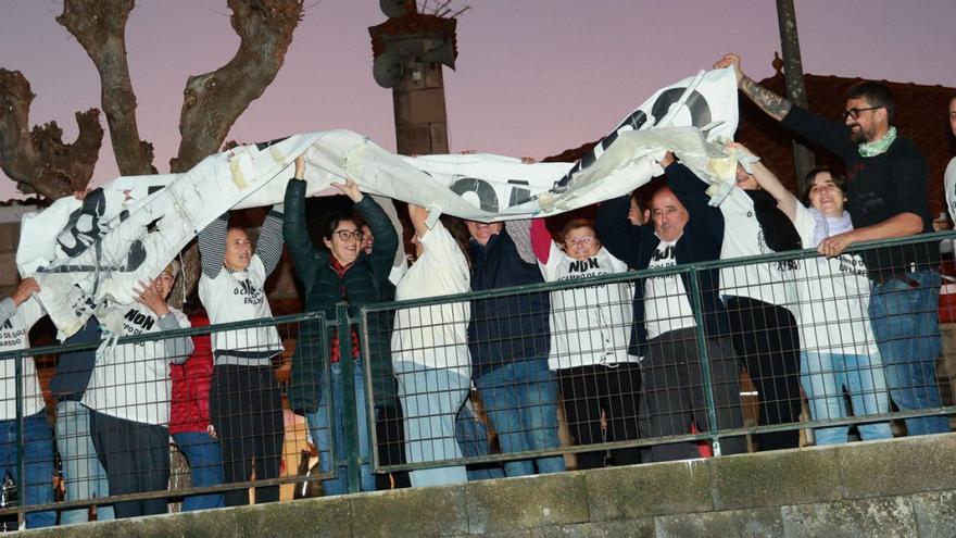 «¡Nunca máis campo de golf!»