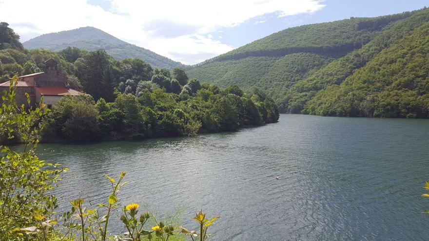 Barbón anuncia que la obra para navegar en el embalse de Tanes se inicia este mes