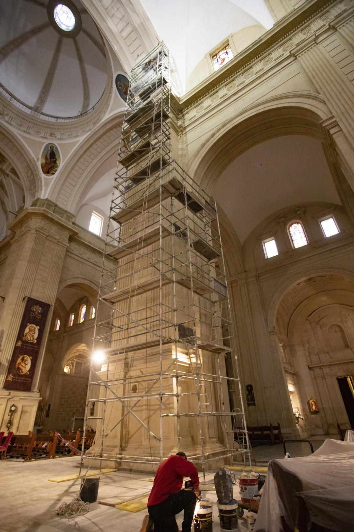 Obras en la bóveda de la iglesia Colegiata de Santa María de Xàtiva.